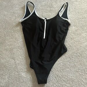 Old Navy One piece swimsuit